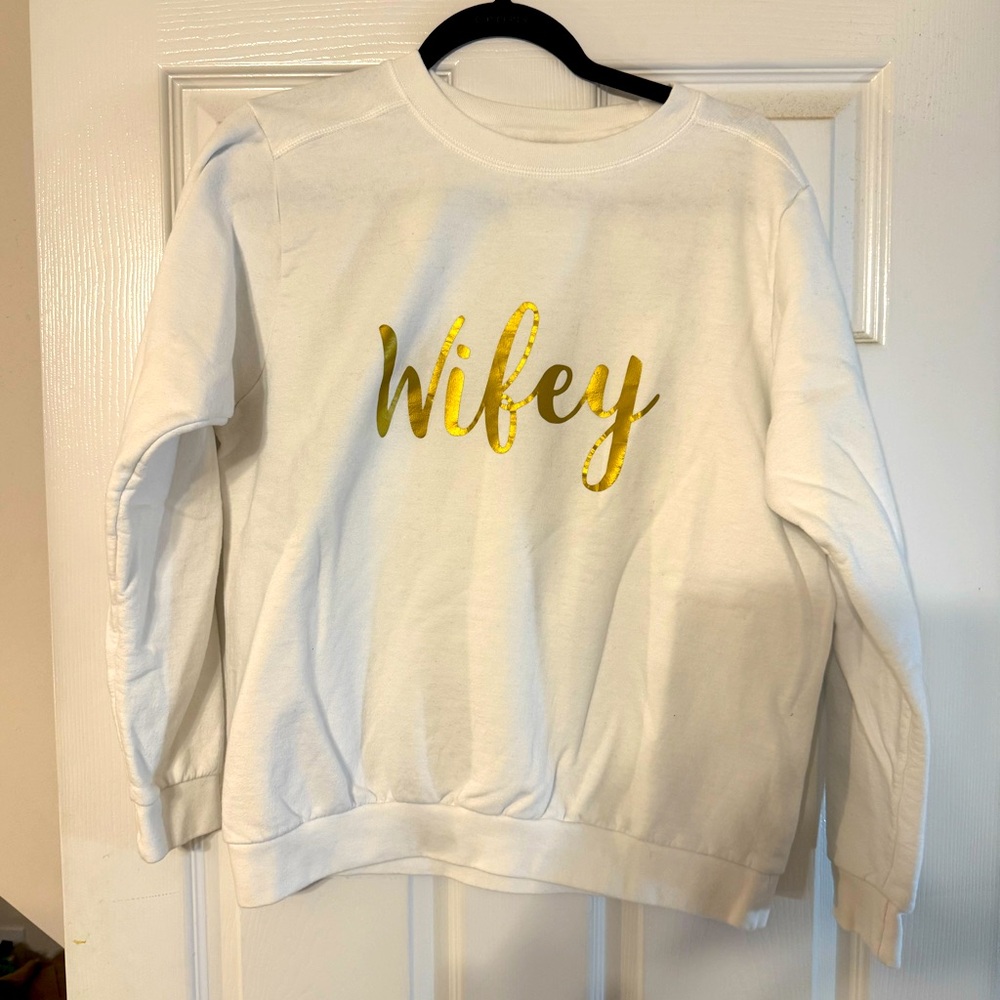 ✨WIFEY✨ white crew neck